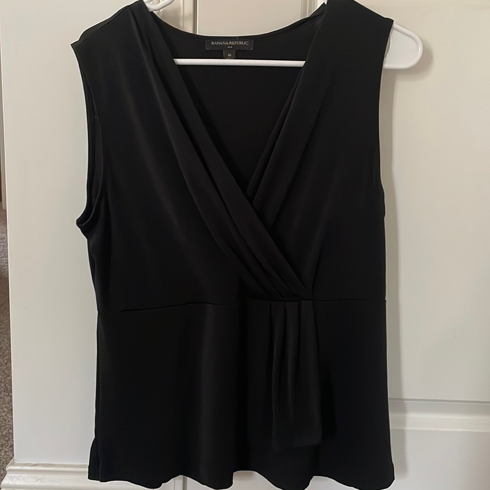 Black sleeveless shirt